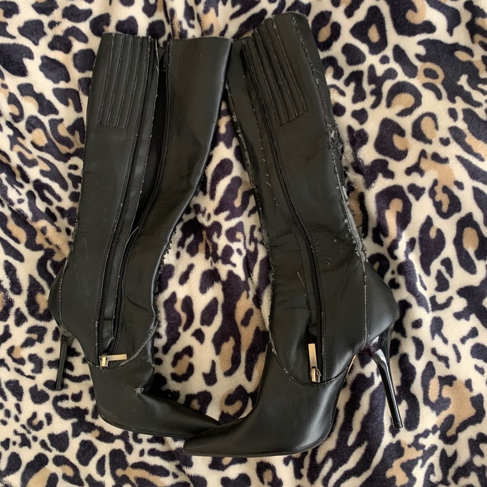 Colin Stuart Black pointy toe boots